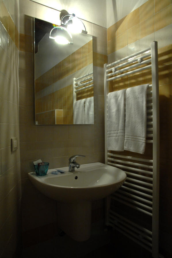 Albergo Parigi Arsie Cameră foto
